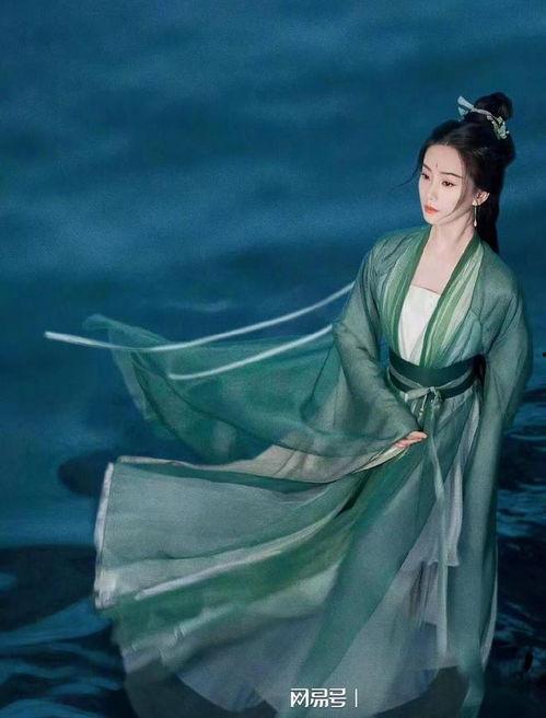 妖颜侧妃上位手册,逆袭宫廷的华丽手册